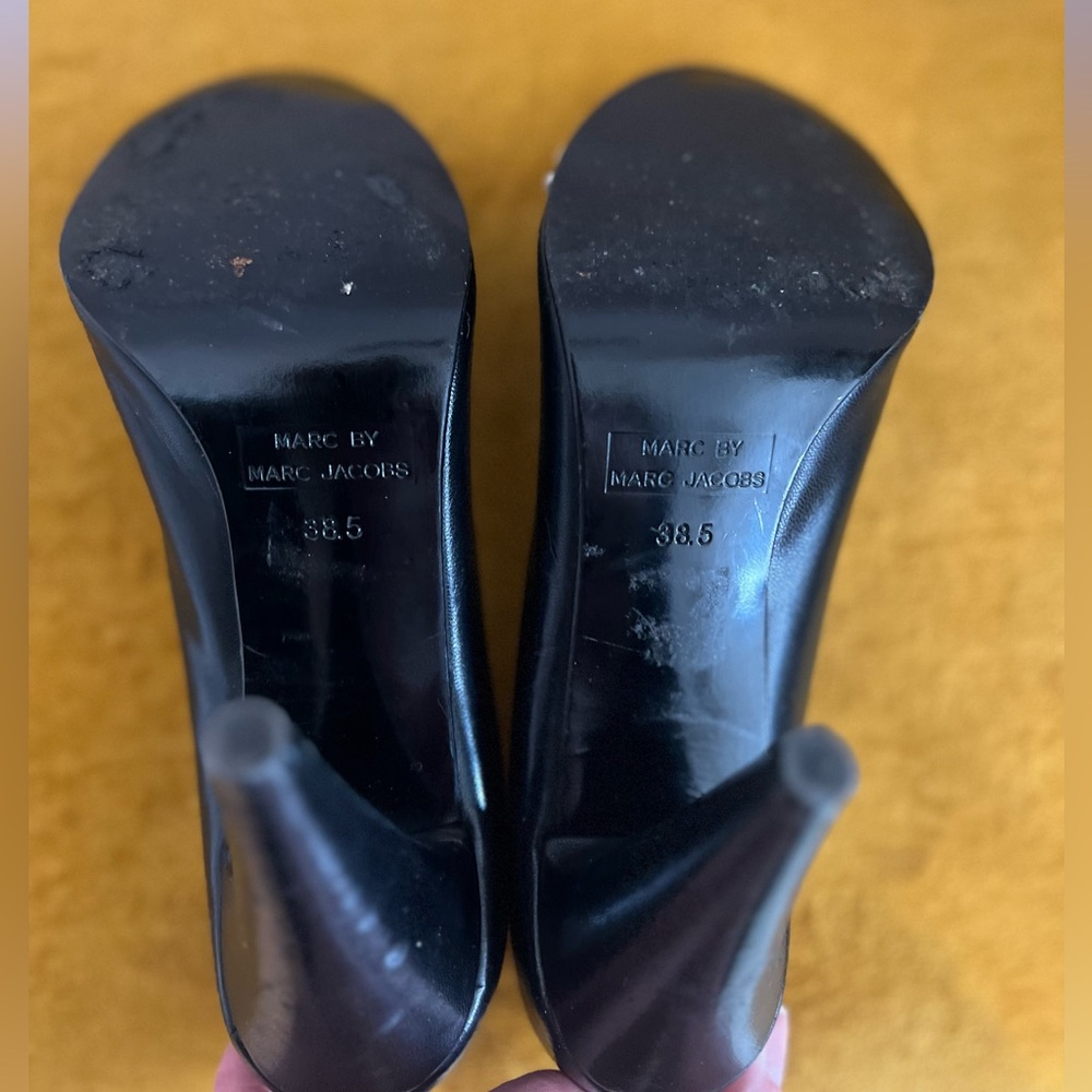Marc by Marc Jacobs black and white buckle heels - Picture 5 of 5